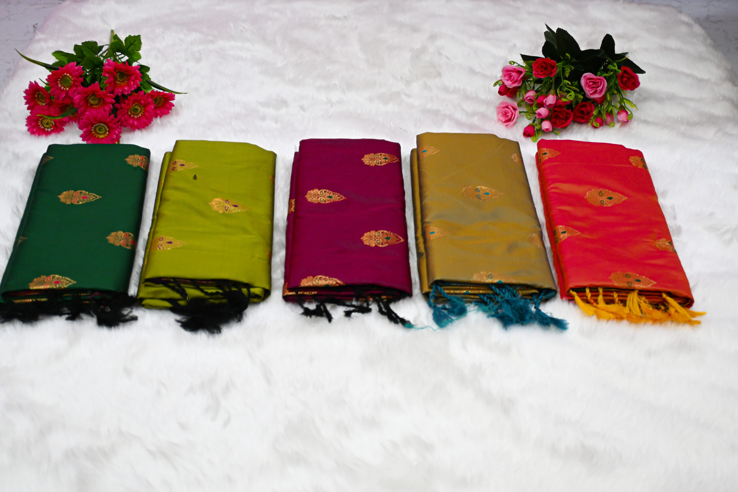 Premium Kanjivaram Pattu Saree – Traditional Rich Woven Zari Border and Blouse