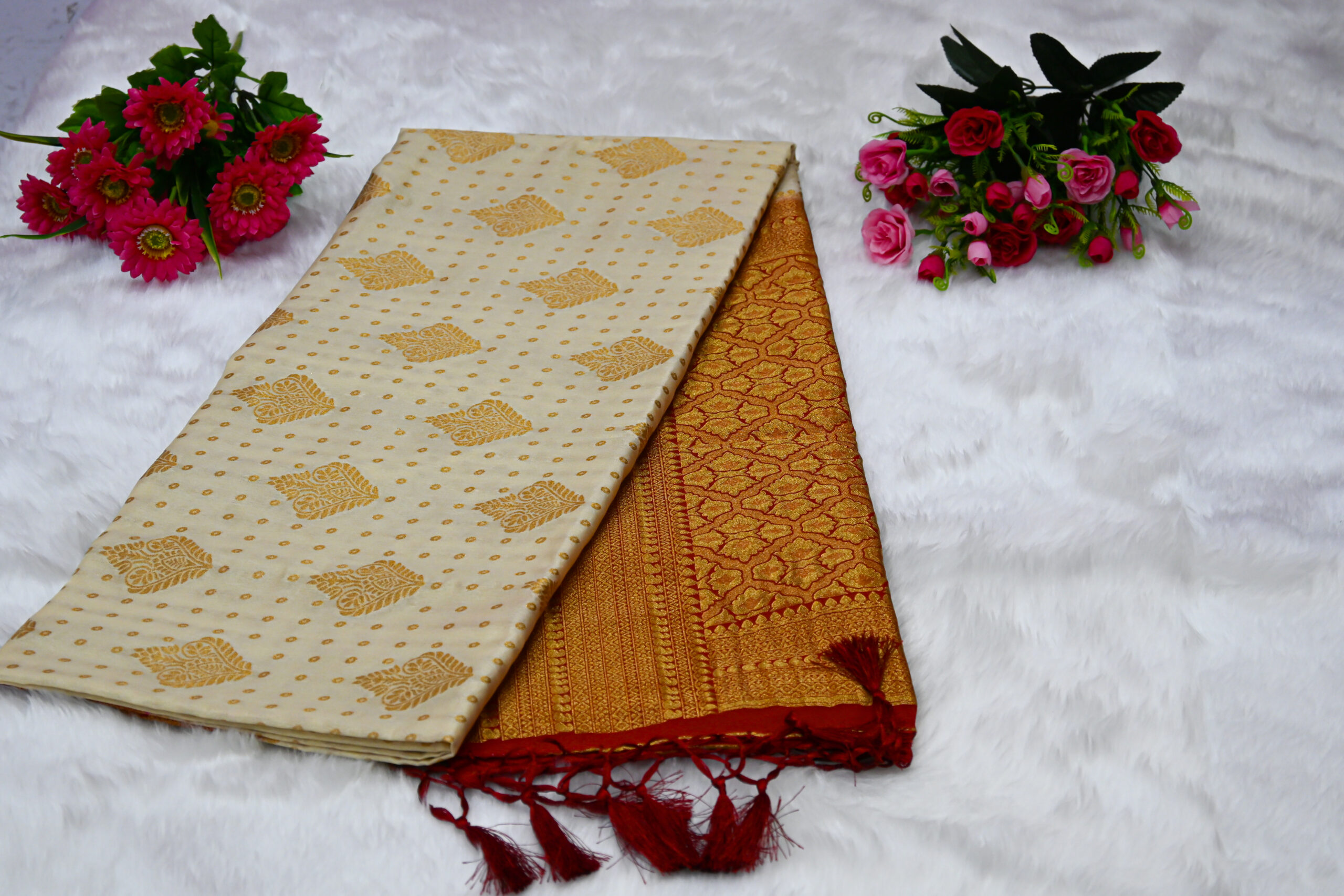 Premium Kanjivaram Pattu Saree – Traditional Rich Woven Zari Border and Blouse