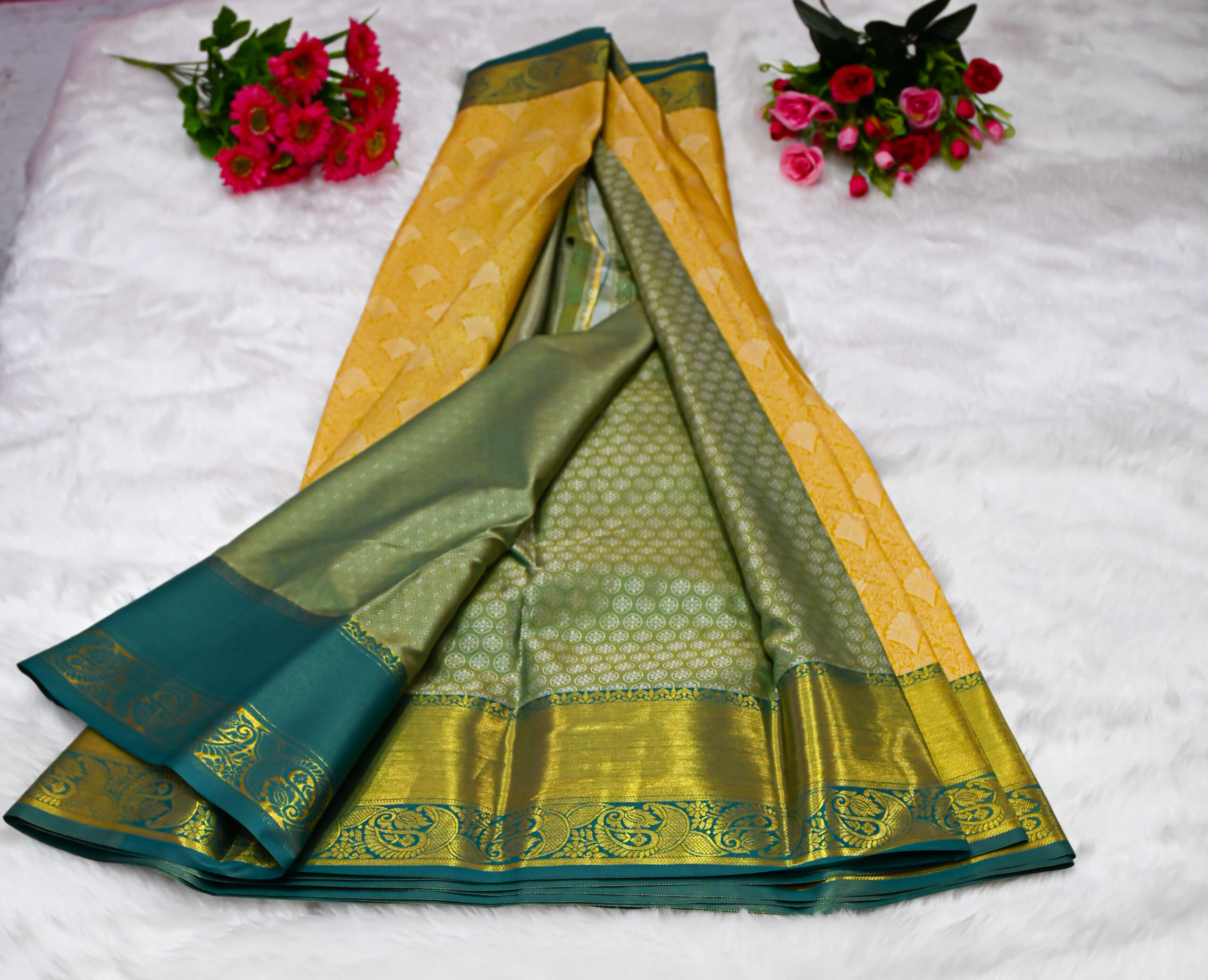 Premium Kanjivaram Pattu Saree – Traditional Rich Woven Zari Border and Blouse