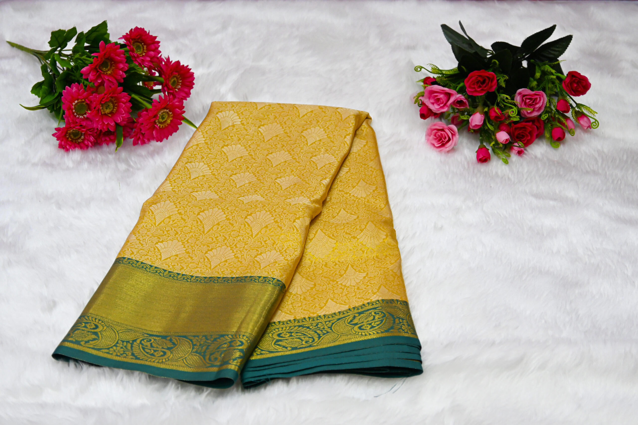 Premium Kanjivaram Pattu Saree – Traditional Rich Woven Zari Border and Blouse