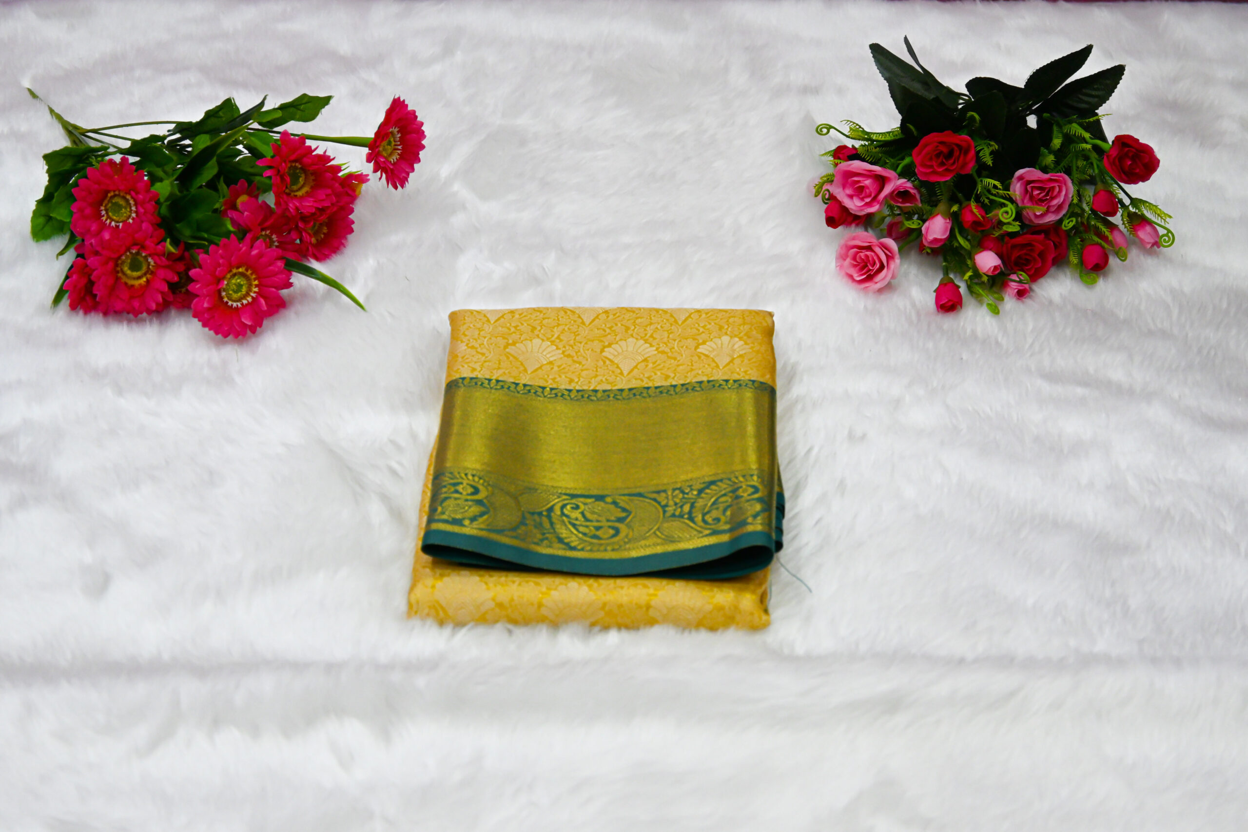 Premium Kanjivaram Pattu Saree – Traditional Rich Woven Zari Border and Blouse