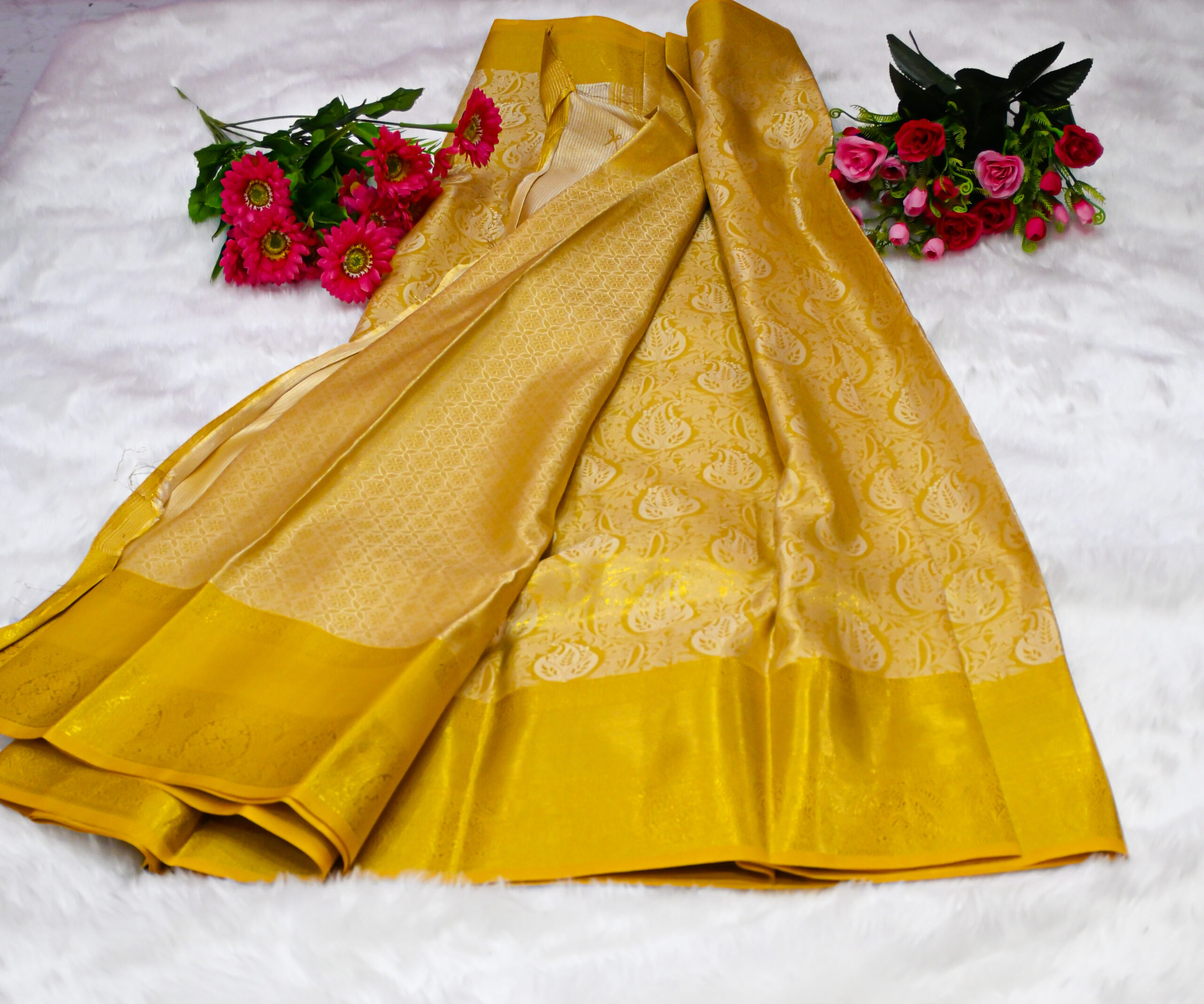 Premium Kanjivaram Pattu Saree – Traditional Rich Woven Zari Border and Blouse