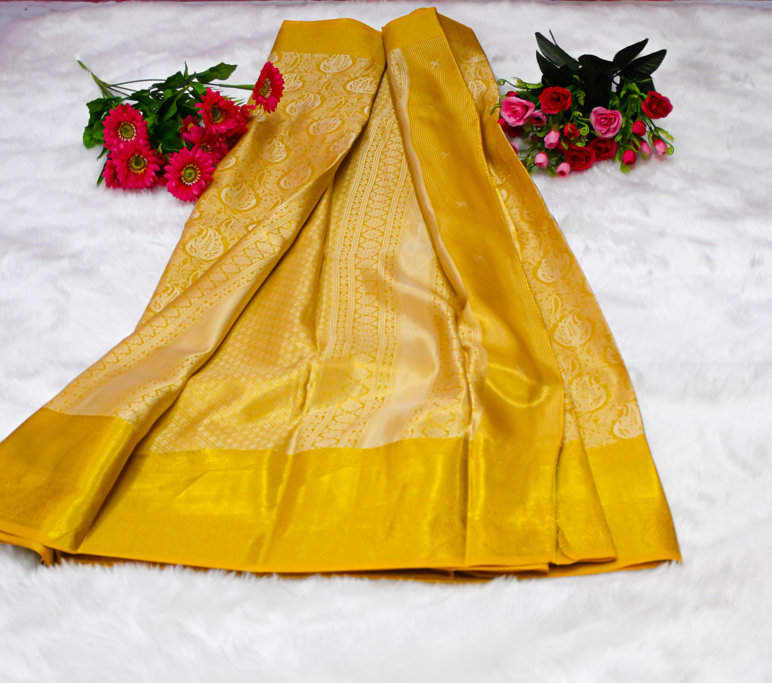 Premium Kanjivaram Pattu Saree – Traditional Rich Woven Zari Border and Blouse