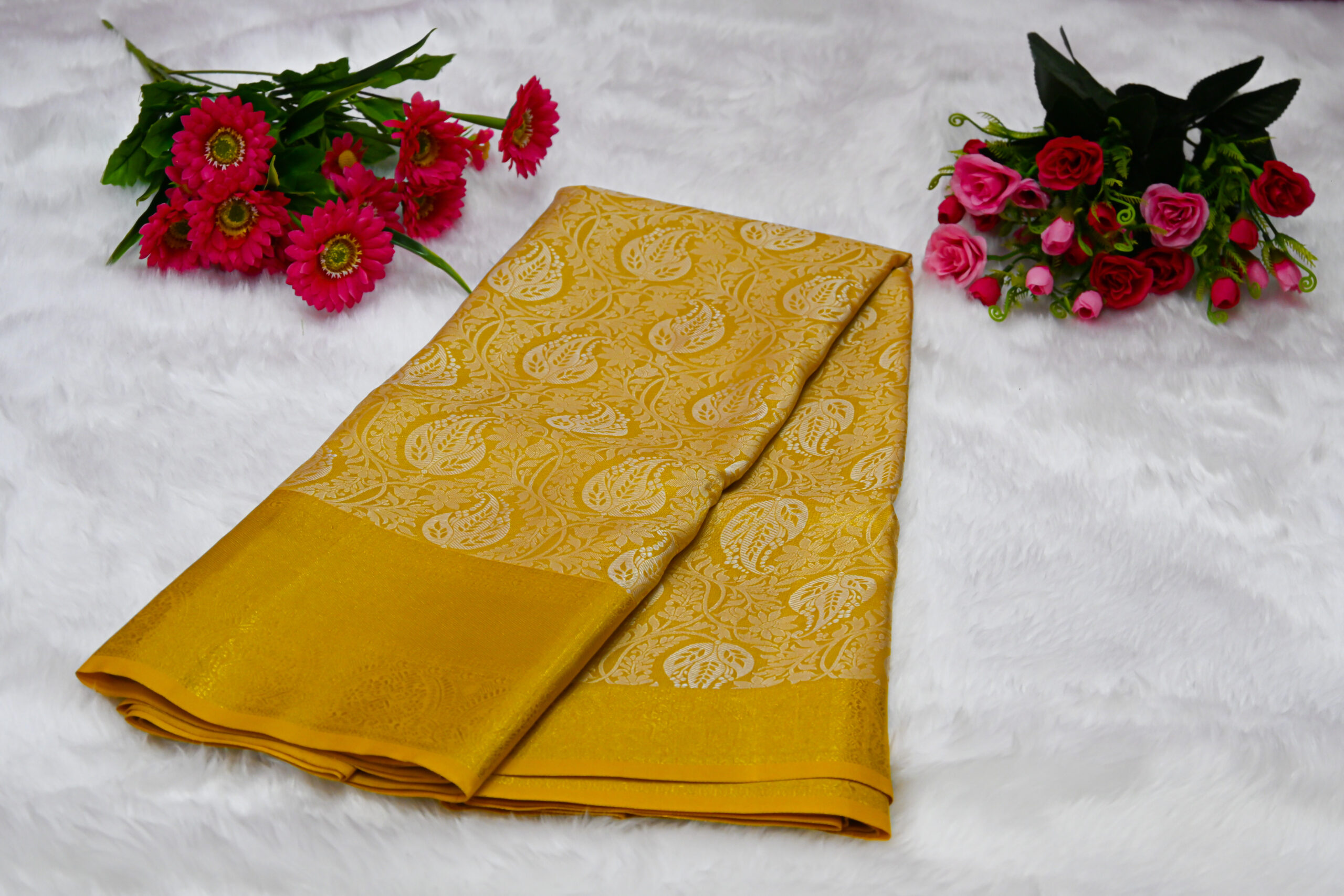 Premium Kanjivaram Pattu Saree – Traditional Rich Woven Zari Border and Blouse