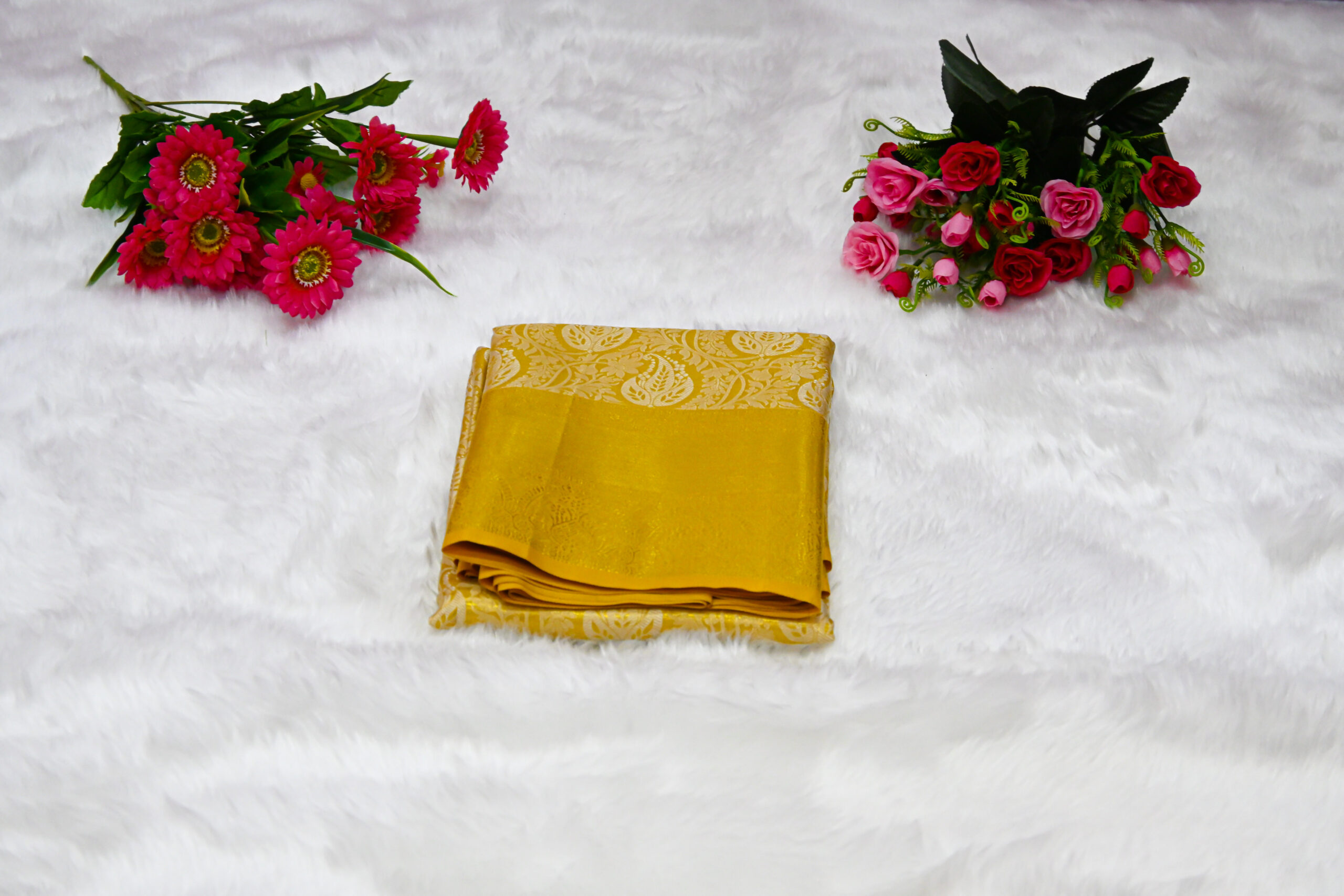 Premium Kanjivaram Pattu Saree – Traditional Rich Woven Zari Border and Blouse