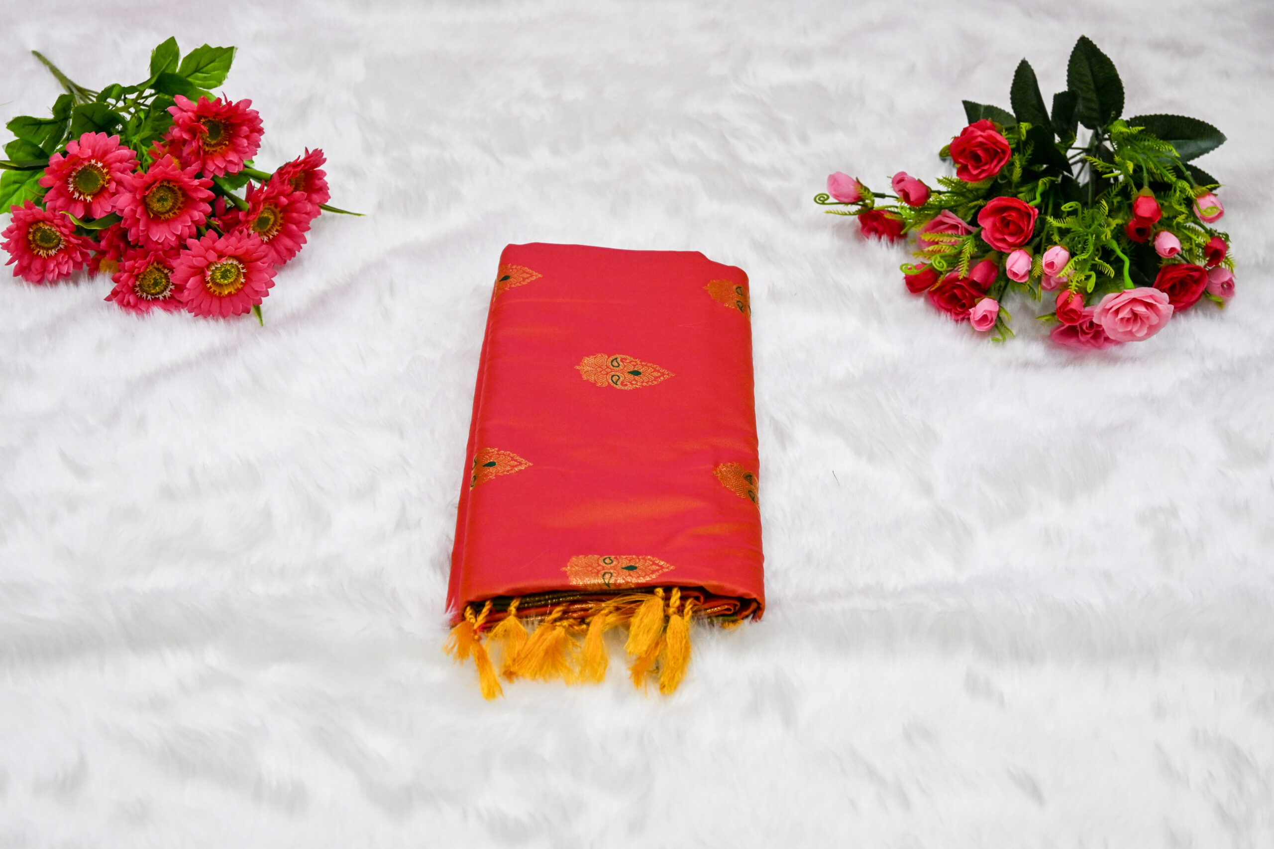 Premium Kanjivaram Pattu Saree – Traditional Rich Woven Zari Border and Blouse