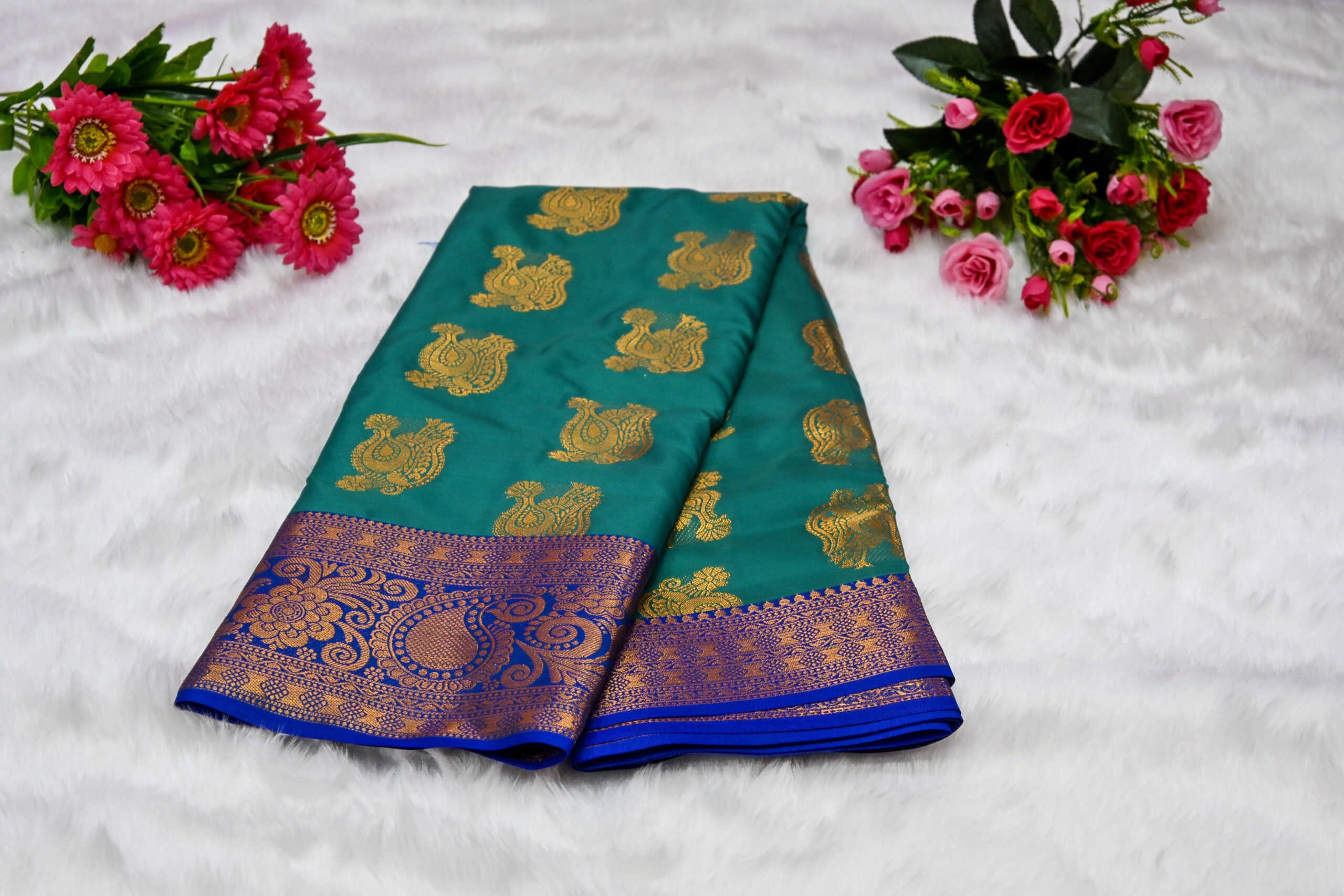 Premium Kanjivaram Pattu Saree – Traditional Rich Woven Zari Border and Blouse