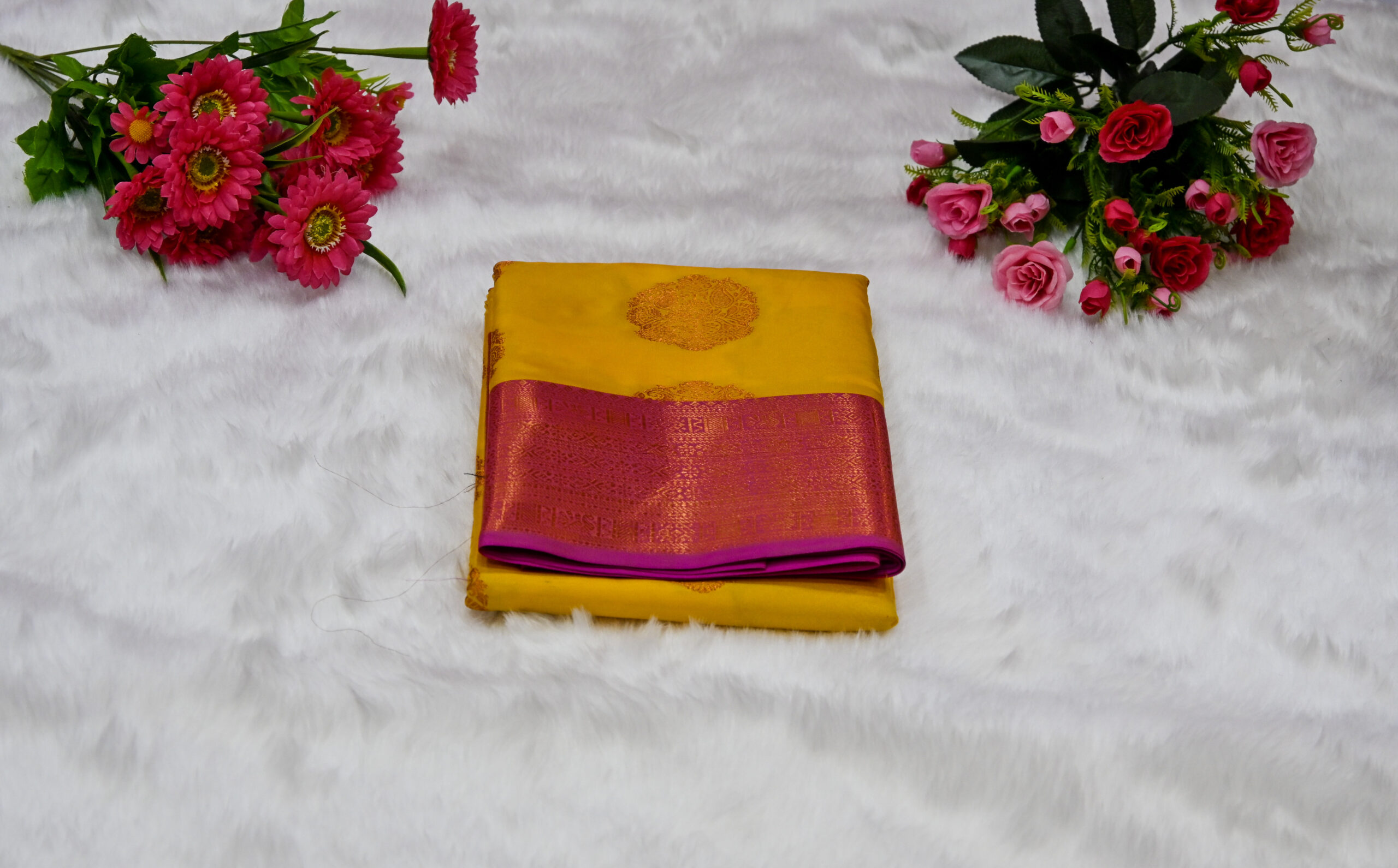 Premium Kanjivaram Pattu Saree – Traditional Rich Woven Zari Border and Blouse