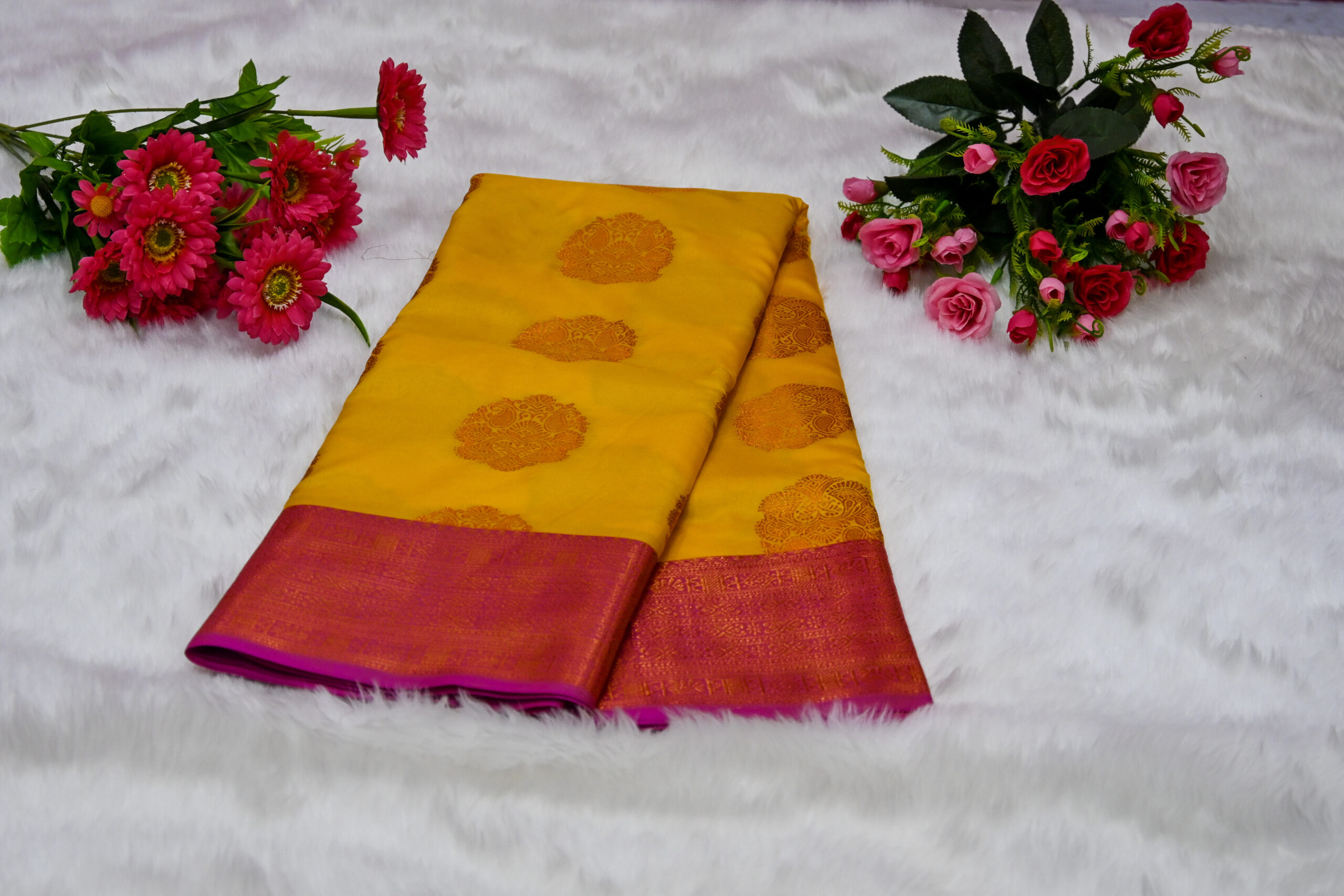 Premium Kanjivaram Pattu Saree – Traditional Rich Woven Zari Border and Blouse